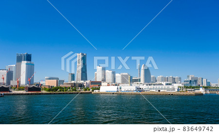 神奈川県横浜市 大さん橋から眺めるみなとみらいの街並み 83649742