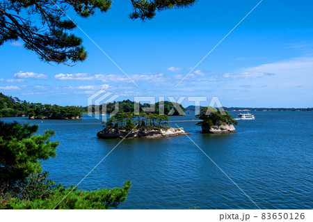 松島　雄島から鯨島と亀島の眺め 83650126