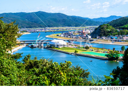 東日本大震災から復興する宮城県石巻市　日和山から見晴らす旧北上川の中瀬公園と市街地 83650717
