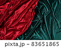 赤と緑のベルベット　クリスマス背景 83651865