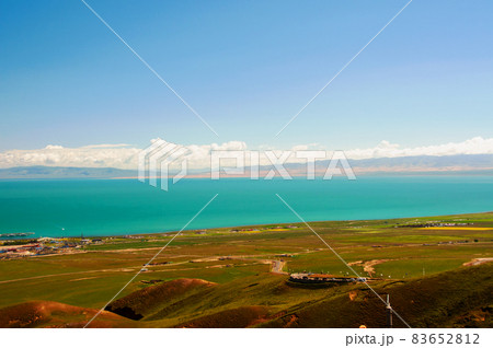 中国青海省　青海湖　中国最大の塩水湖　 83652812