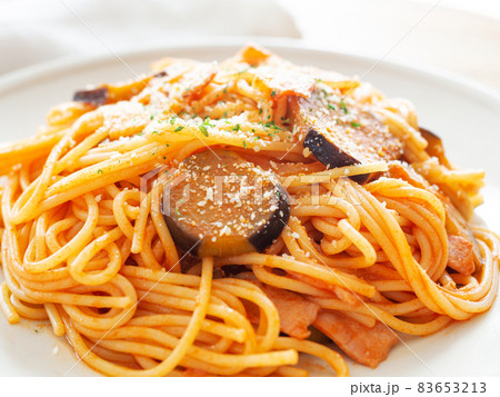 ナスとベーコンのトマトソースパスタ ナスとベーコンのトマトソースパスタ 83653213