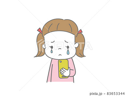 スマートフォンを見て泣いている女の子のイラスト素材