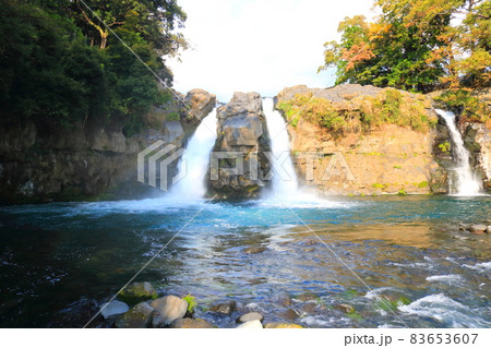 静岡県の渓谷にある美しい五竜の滝 静岡県の渓谷にある美しい五竜の滝 83653607
