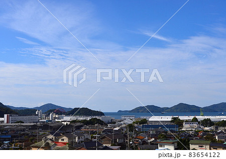 下松市の工場群と瀬戸内海、左奥に笠戸大橋 83654122