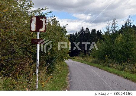 錆びた道路標識 83654160