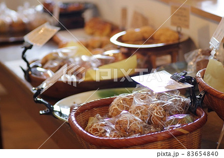 パン屋さん 83654840