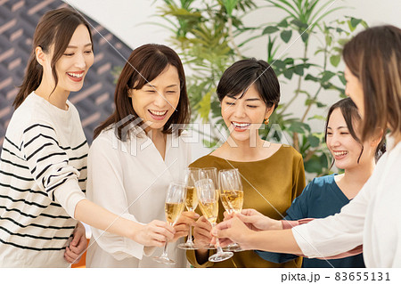 乾杯 女子会 パーティー　撮影協力：WEEK芝大門(サンフロンティア不動産) 83655131