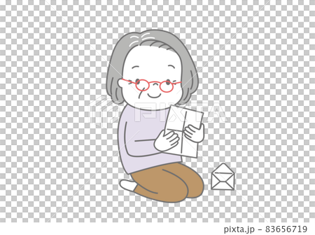 嬉しそうな表情で手紙を読んでいるおばあさん 嬉しそうな表情で手紙を読んでいるおばあさん 83656719