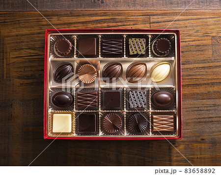 チョコレートの詰め合わせ 83658892