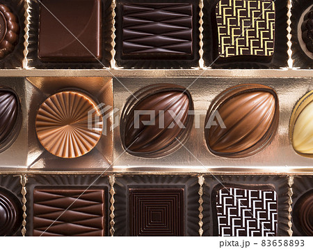 チョコレートの詰め合わせ 83658893