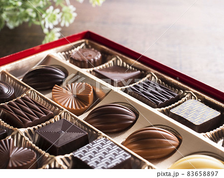 チョコレートの詰め合わせ 83658897