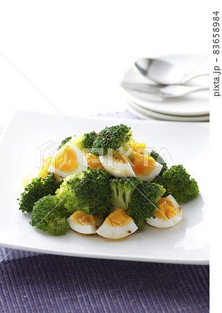 ブロッコリーとゆで卵のサラダ9 ブロッコリーとゆで卵のサラダ9 83658984