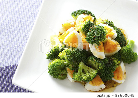 ブロッコリーとゆで卵のサラダ11 83660049