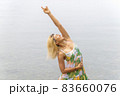 海辺でヨガ 83660076