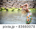 海辺でヨガ 83660078