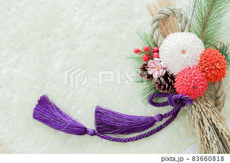 お正月飾り　つまみ細工でできたしめ縄飾り 83660818