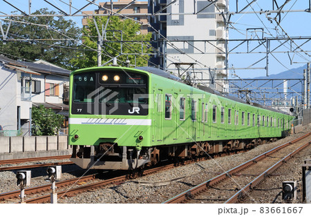 放出駅付近を走るおおさか東線の201系電車 放出駅付近を走るおおさか東線の201系電車 83661667