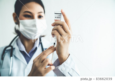 Skillful doctor prepare vaccine proficiently before injection Skillful doctor prepare vaccine proficiently before injection 83662039