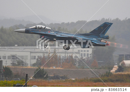 F-2戦闘機の離陸 83663514