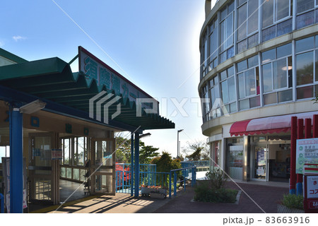 須磨浦山上遊園　カレーター山頂駅と回転展望台 83663916