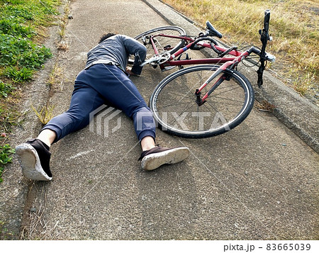 自転車転倒事故 83665039