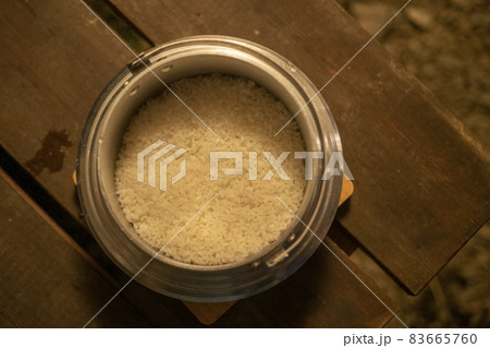 飯盒で炊いたご飯 83665760