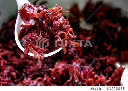 The process of making Roselle juice The process of making Roselle juice 83666843