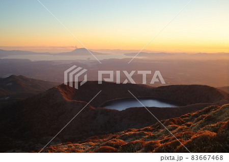 韓国岳から桜島を望む夕景 83667468