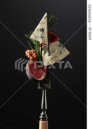 Blue cheese with figs, walnuts, and rosemary. 83669920