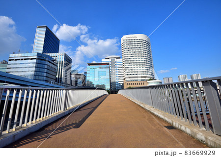 日の出桟橋から竹芝桟橋に渡る橋 日の出桟橋から竹芝桟橋に渡る橋 83669929