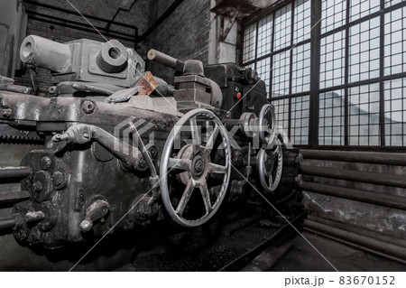 Old milling machine equipment and tools for metal processing in workshop on industrial plant 83670152