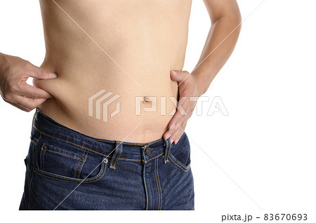 コロナ太りを気にする男性 コロナ太りを気にする男性 83670693