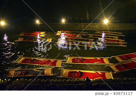 郡上八幡の冬の風物詩・鯉のぼりの寒ざらし 郡上八幡の冬の風物詩・鯉のぼりの寒ざらし 83673117