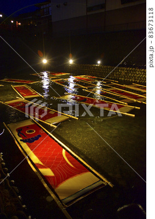 郡上八幡の冬の風物詩・鯉のぼりの寒ざらし 郡上八幡の冬の風物詩・鯉のぼりの寒ざらし 83673118