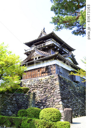 日本最古の現存天守閣を持つ丸岡城 83673163