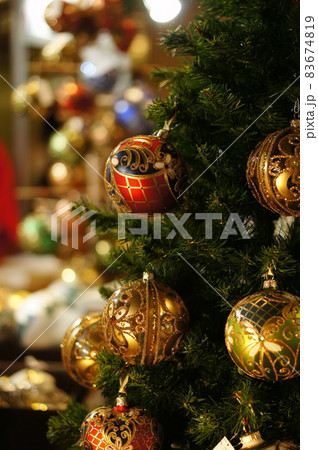 クリスマスツリーの飾り 83674819