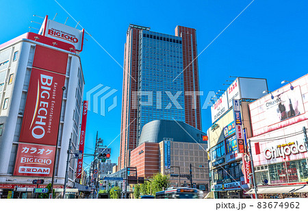 日本の東京都市景観  三軒茶屋駅前やキャロットタワーなどを望む 83674962