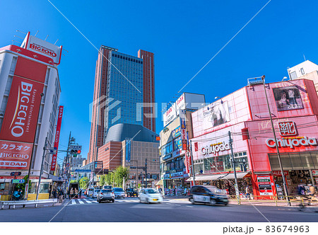 日本の東京都市景観  三軒茶屋駅前やキャロットタワーなどを望む 83674963