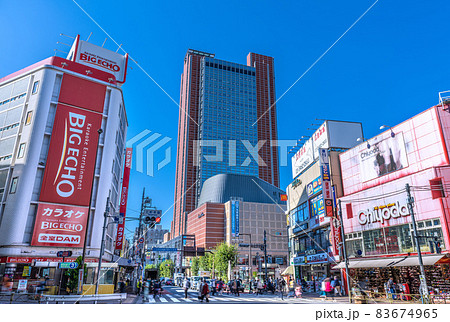 日本の東京都市景観  三軒茶屋駅前やキャロットタワーなどを望む 83674965