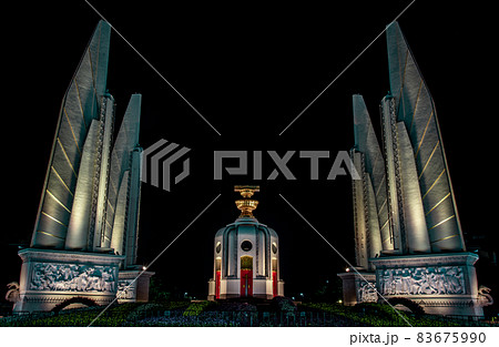 Nighttime The Democracy Monument  in the centre of Bangkok. 83675990