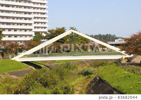 新横浜駅前公園のさんかくはし/神奈川県横浜市港北区新横浜2丁目 83682044