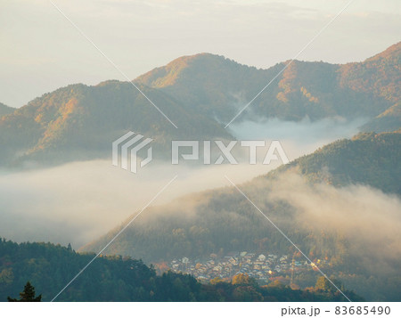 朝の山　雲海 83685490