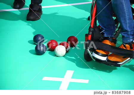 ボッチャ（障がい者、障害者、障碍者、パラスポーツ、ユニバーサルスポーツ） 83687908