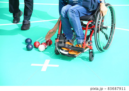 ボッチャ（障がい者、障害者、障碍者、パラスポーツ、ユニバーサルスポーツ） 83687911
