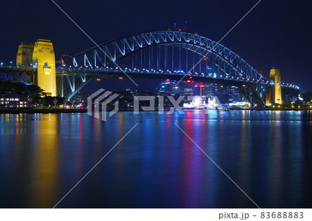 オーストラリア、シドニーのハーバーブリッジ 83688883
