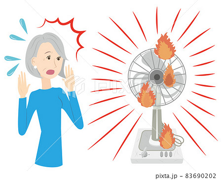 発火した古い扇風機と驚くシニア女性 83690202