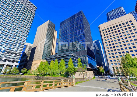 東京 丸の内の都市風景 みずほ丸の内タワーと銀行会館 東京 丸の内の都市風景 みずほ丸の内タワーと銀行会館 83690241