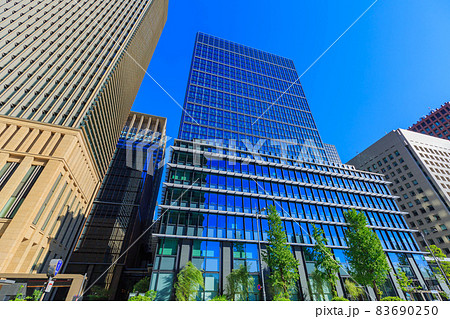 東京 丸の内の都市風景 みずほ丸の内タワーと銀行会館 東京 丸の内の都市風景 みずほ丸の内タワーと銀行会館 83690250