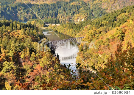 奥会津 JR只見線 第一只見川橋梁の紅葉 奥会津 JR只見線 第一只見川橋梁の紅葉 83690984